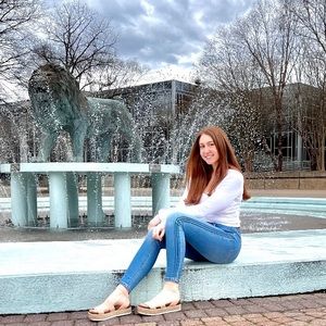 Meet your Posher, Riana